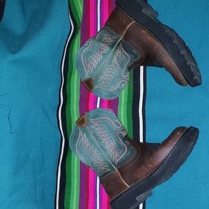 Ariat boots slightly scuffed 5.5 B